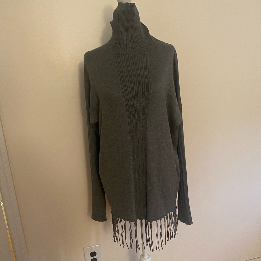 89th & Madison gray Turtleneck Sweater with Fringe
